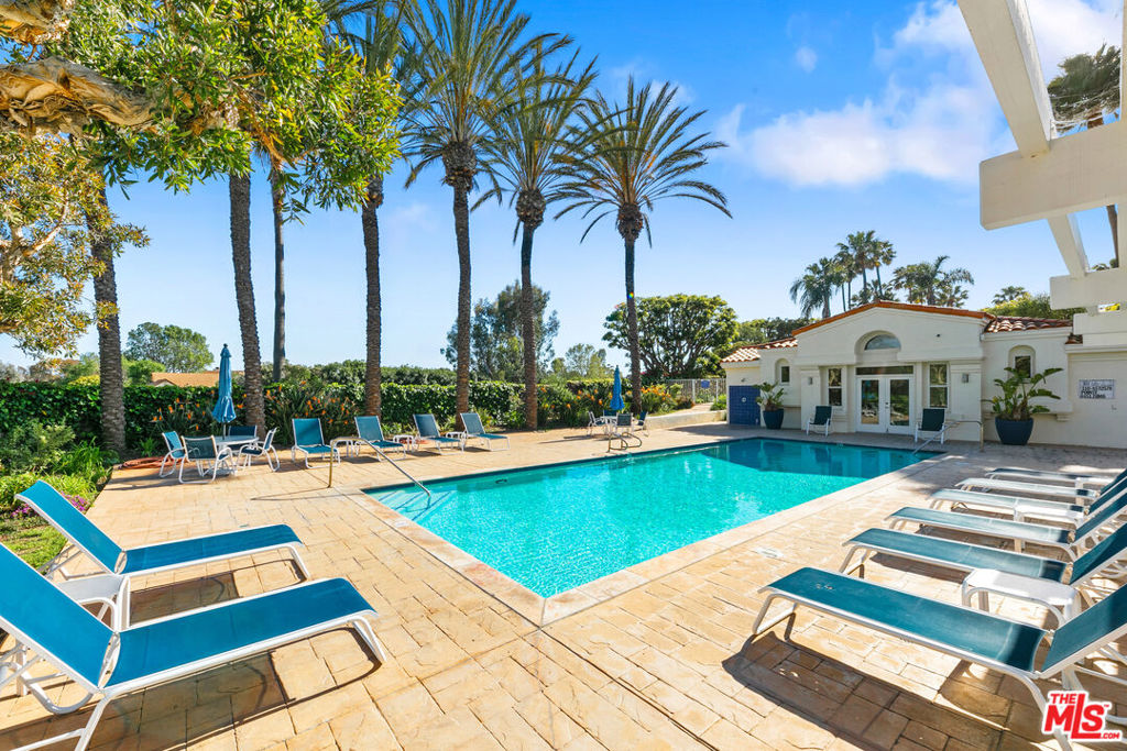6477 Zuma View Place 127