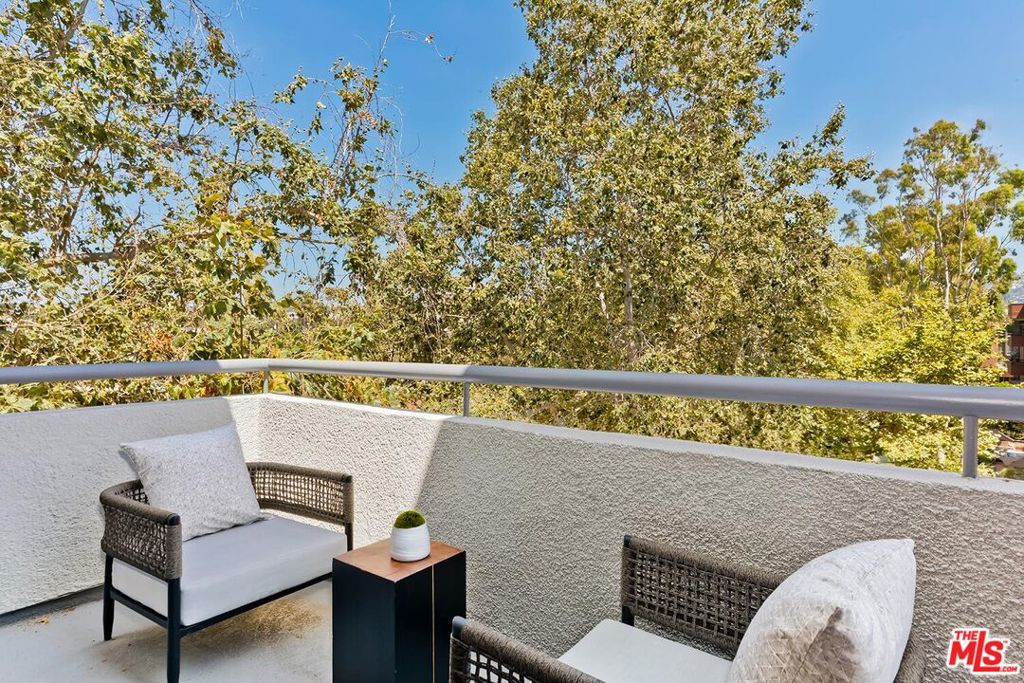 Properties 4 200 N Swall Drive PH53