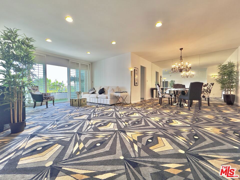 7560 Hollywood Boulevard 204