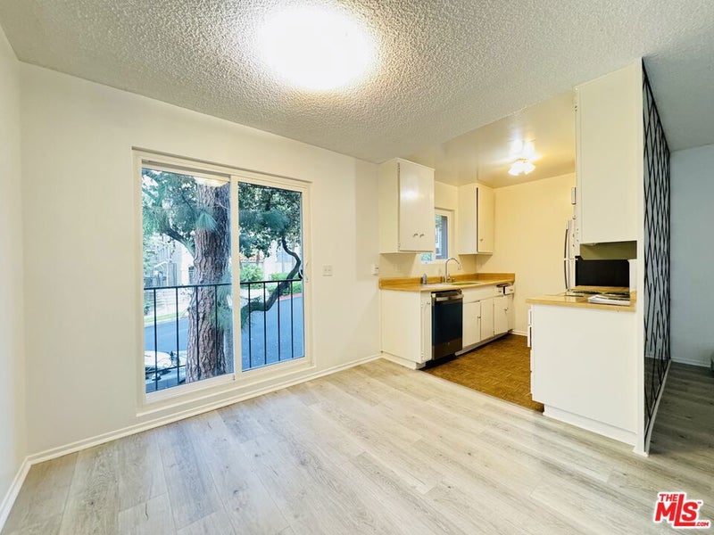 964 Larrabee Street 107
