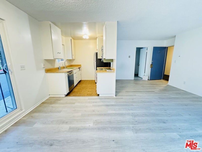 964 Larrabee Street 107
