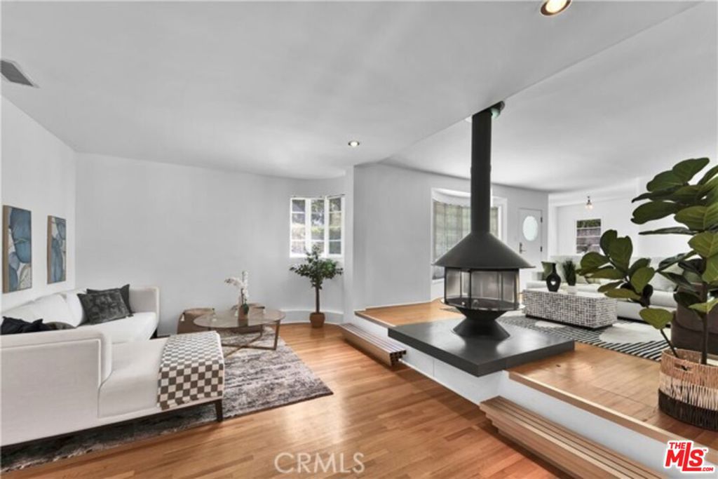 4227 Van Nuys Boulevard