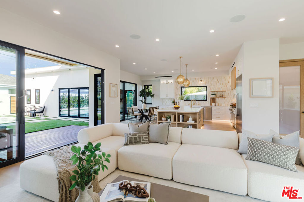 12427 Cumpston Street