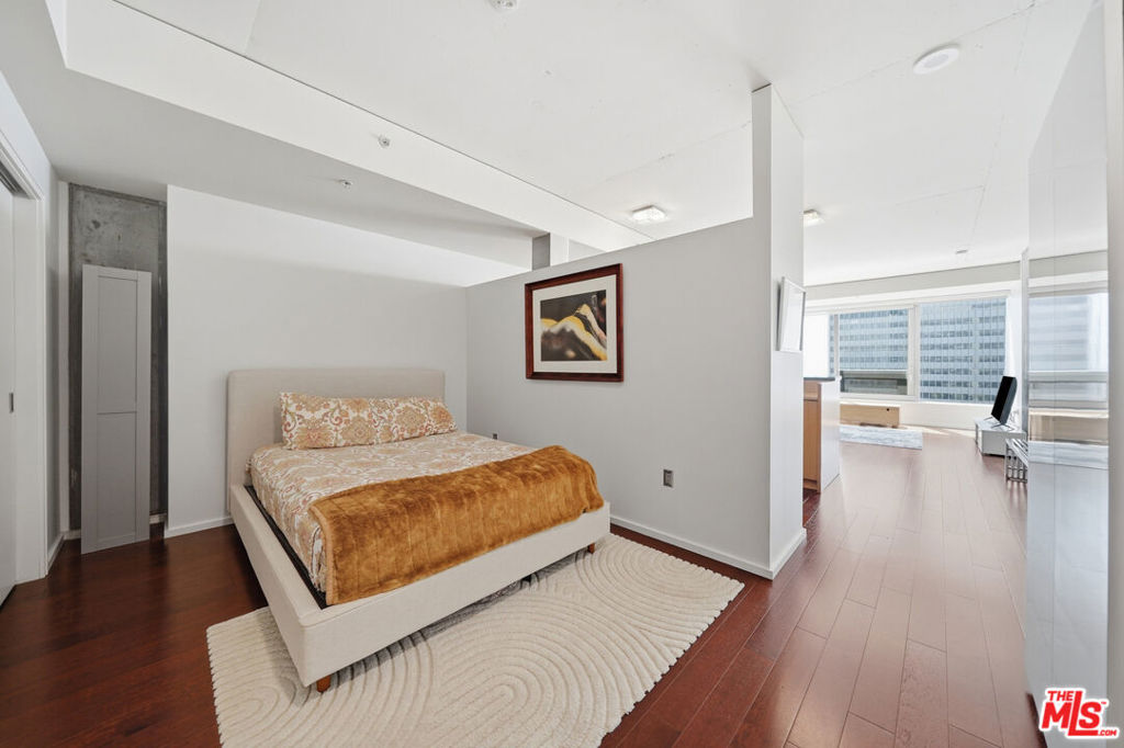 1155 S Grand Avenue 1405