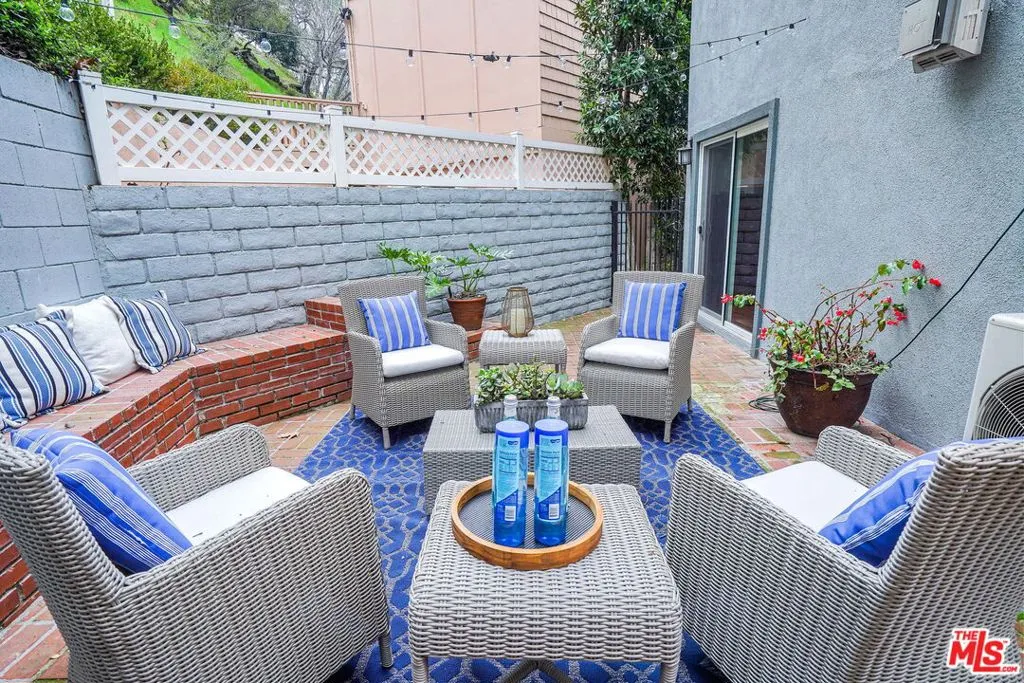 Los Angeles, California 90077, United States, 3 Bedrooms Bedrooms, ,3 BathroomsBathrooms,Residential,Active,235108