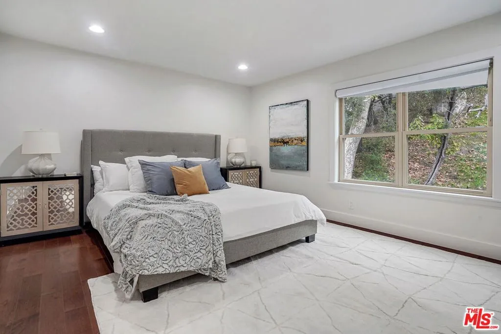 Los Angeles, California 90077, United States, 3 Bedrooms Bedrooms, ,3 BathroomsBathrooms,Residential,Active,235108