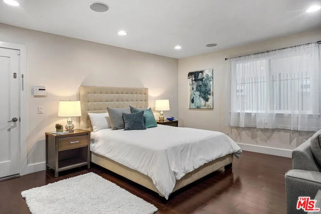 Los Angeles, California 90077, United States, 3 Bedrooms Bedrooms, ,3 BathroomsBathrooms,Residential,Active,235108