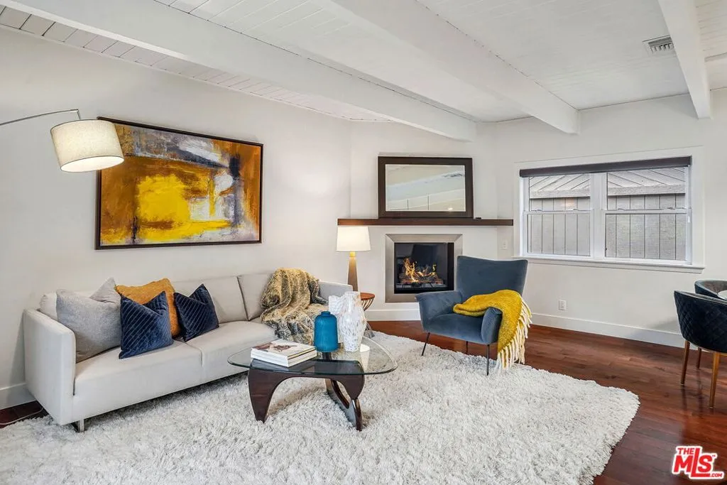 Los Angeles, California 90077, United States, 3 Bedrooms Bedrooms, ,3 BathroomsBathrooms,Residential,Active,235108