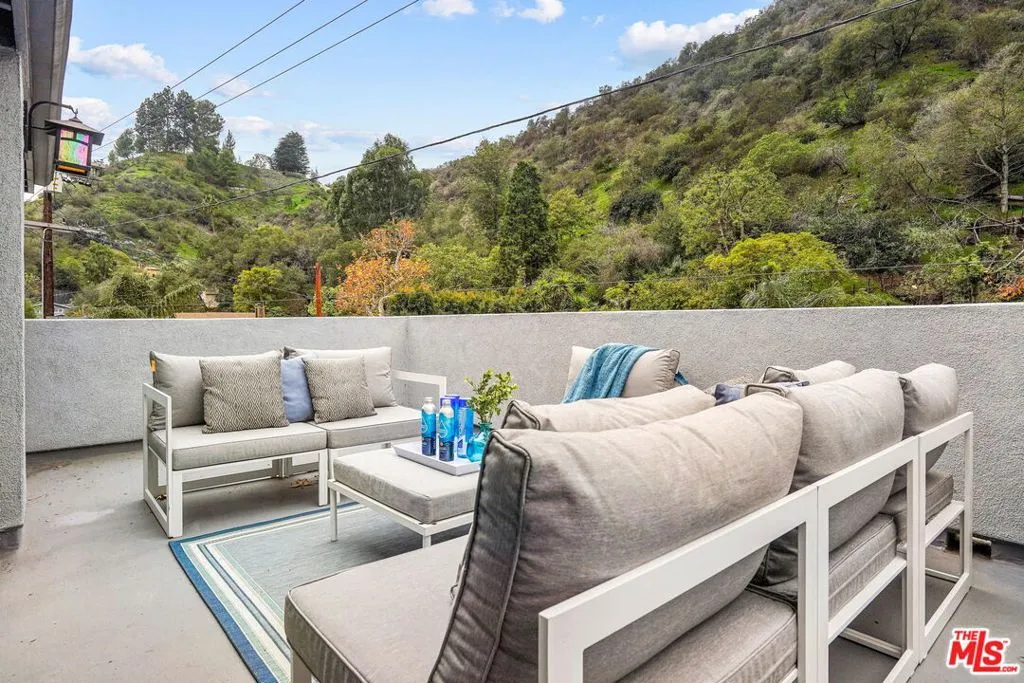 Los Angeles, California 90077, United States, 3 Bedrooms Bedrooms, ,3 BathroomsBathrooms,Residential,Active,235108