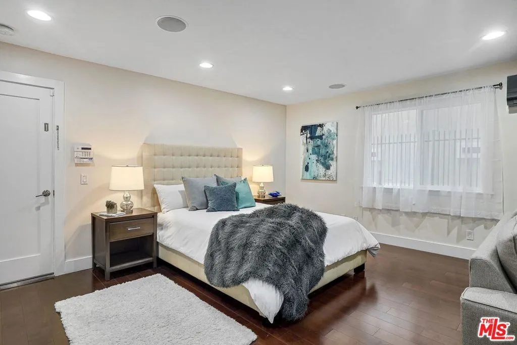 Los Angeles, California 90077, United States, 3 Bedrooms Bedrooms, ,3 BathroomsBathrooms,Residential,Active,235108