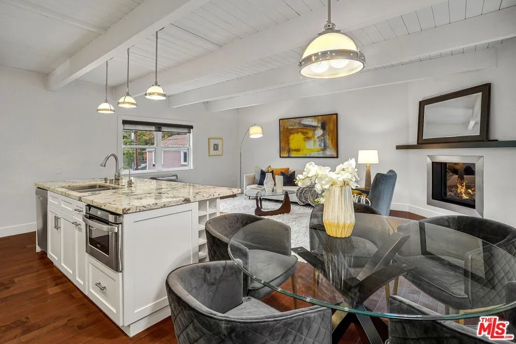 Los Angeles, California 90077, United States, 3 Bedrooms Bedrooms, ,3 BathroomsBathrooms,Residential,Active,235108