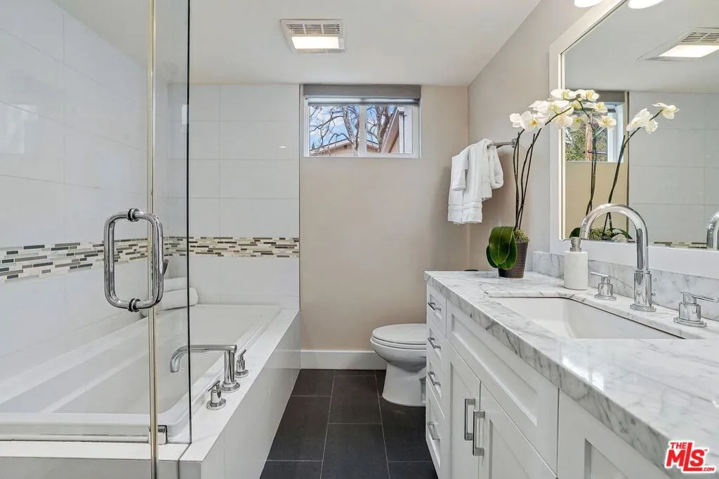 Los Angeles, California 90077, United States, 3 Bedrooms Bedrooms, ,3 BathroomsBathrooms,Residential,Active,235108