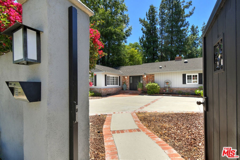 20044 Wells Drive