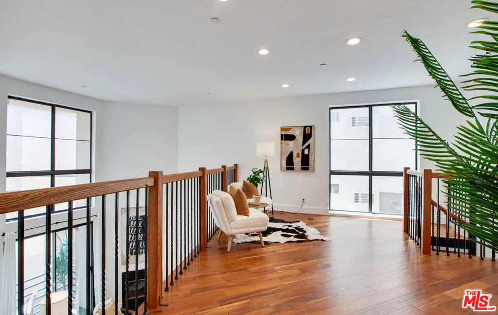 Los Angeles, California 90049, United States, 3 Bedrooms Bedrooms, ,4 BathroomsBathrooms,Residential,Active,184615