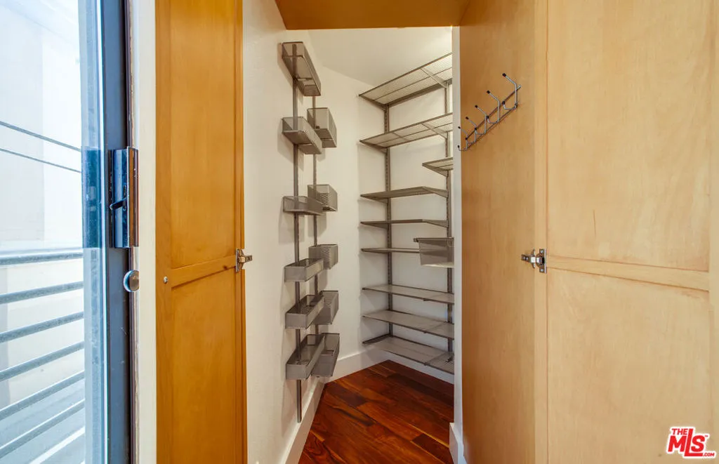 Los Angeles, California 90049, United States, 3 Bedrooms Bedrooms, ,4 BathroomsBathrooms,Residential,Active,184615