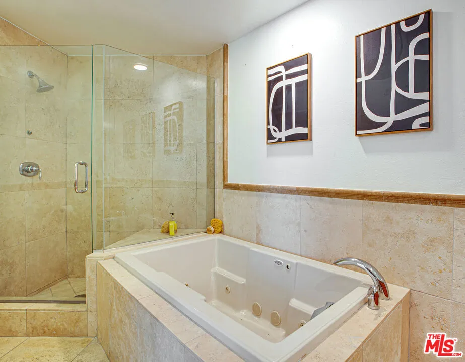 Los Angeles, California 90049, United States, 3 Bedrooms Bedrooms, ,4 BathroomsBathrooms,Residential,Active,184615