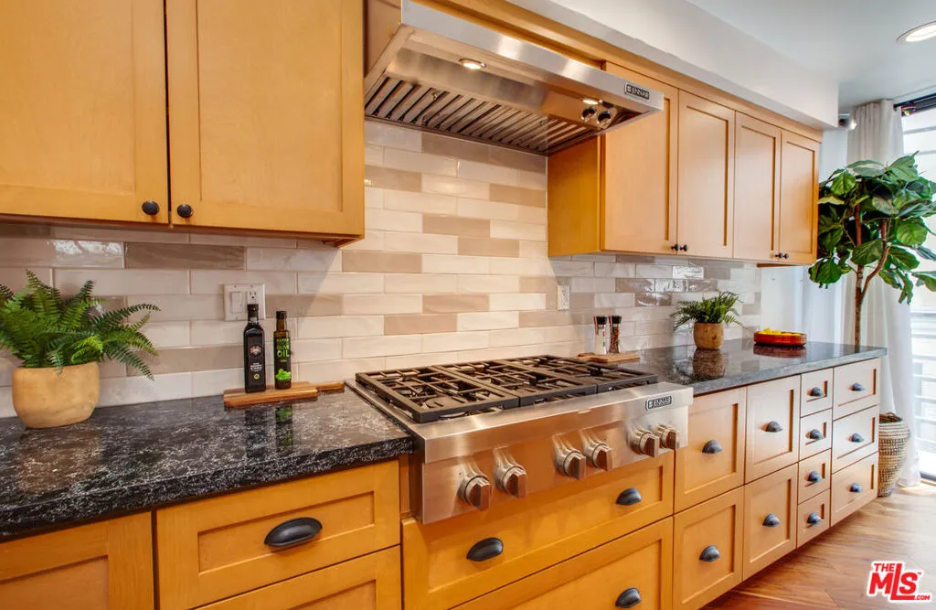 Los Angeles, California 90049, United States, 3 Bedrooms Bedrooms, ,4 BathroomsBathrooms,Residential,Active,184615