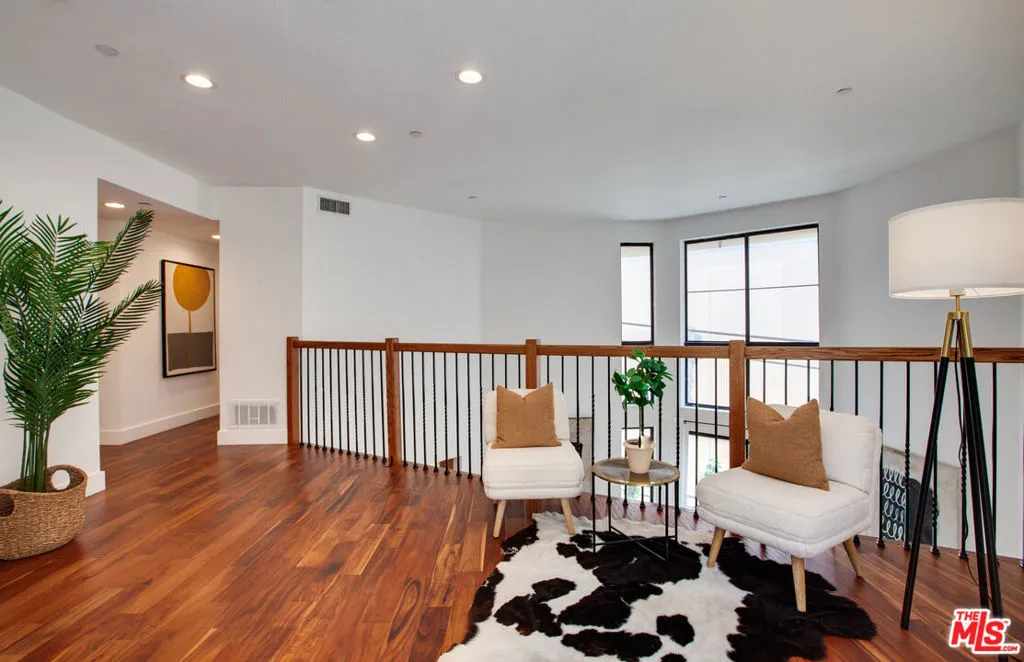 Los Angeles, California 90049, United States, 3 Bedrooms Bedrooms, ,4 BathroomsBathrooms,Residential,Active,184615