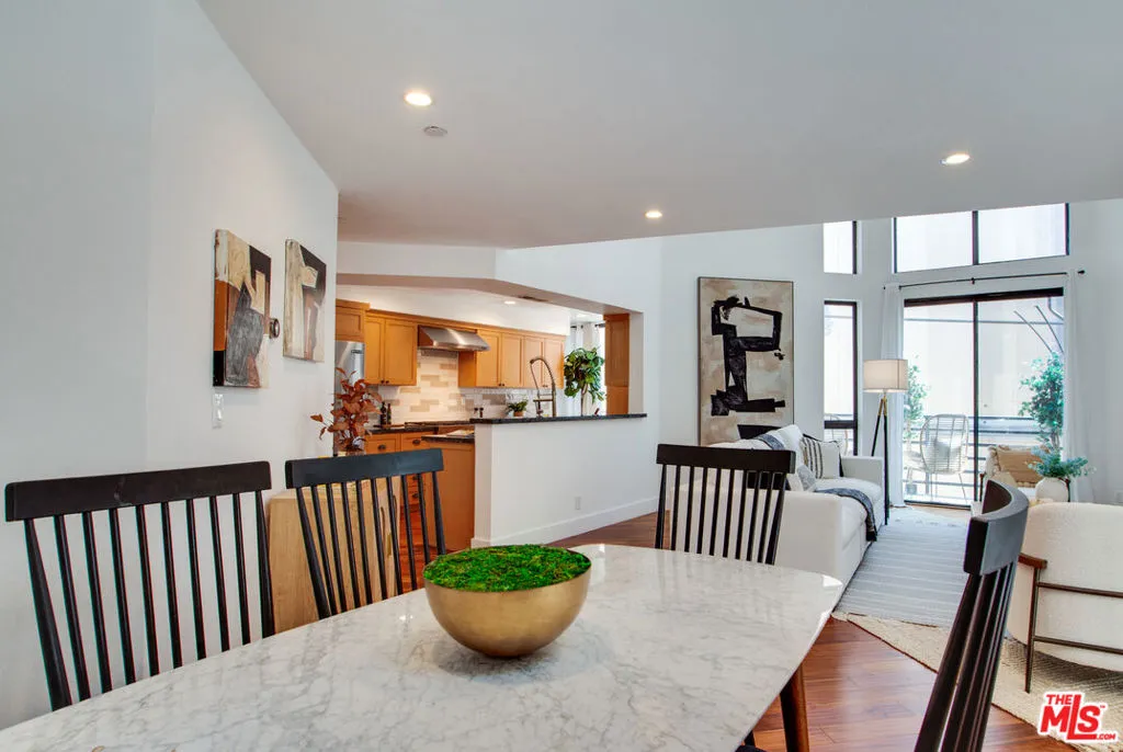 Los Angeles, California 90049, United States, 3 Bedrooms Bedrooms, ,4 BathroomsBathrooms,Residential,Active,184615