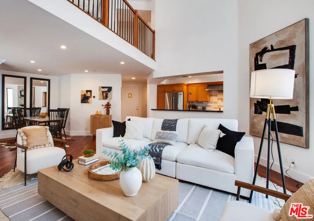 Los Angeles, California 90049, United States, 3 Bedrooms Bedrooms, ,4 BathroomsBathrooms,Residential,Active,184615