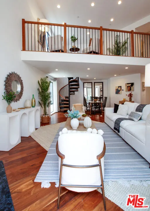 Los Angeles, California 90049, United States, 3 Bedrooms Bedrooms, ,4 BathroomsBathrooms,Residential,Active,184615