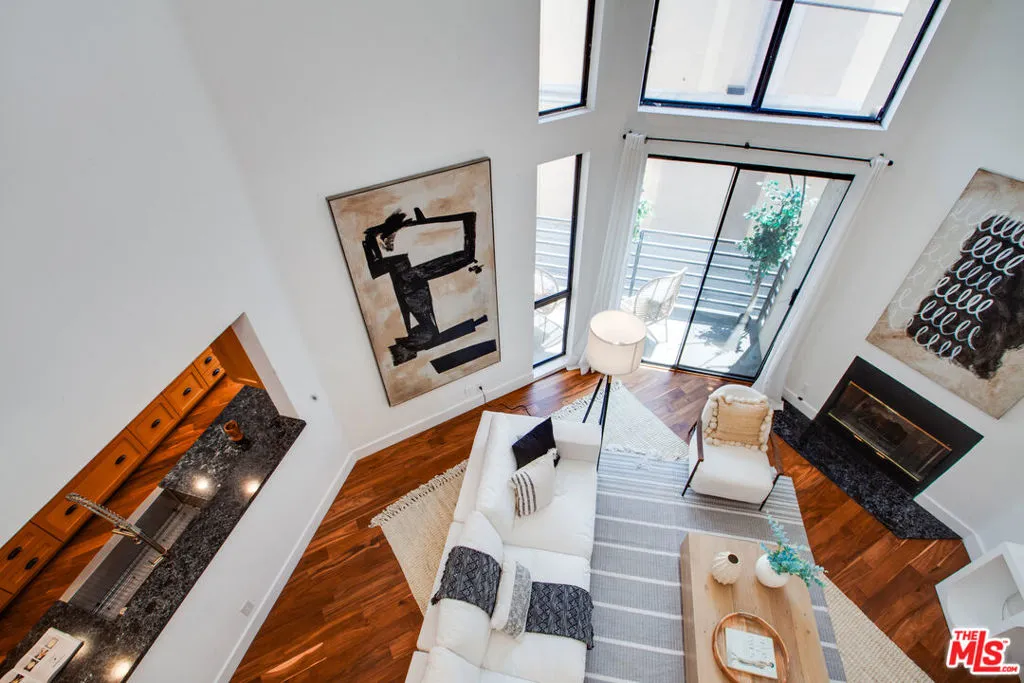 Los Angeles, California 90049, United States, 3 Bedrooms Bedrooms, ,4 BathroomsBathrooms,Residential,Active,184615