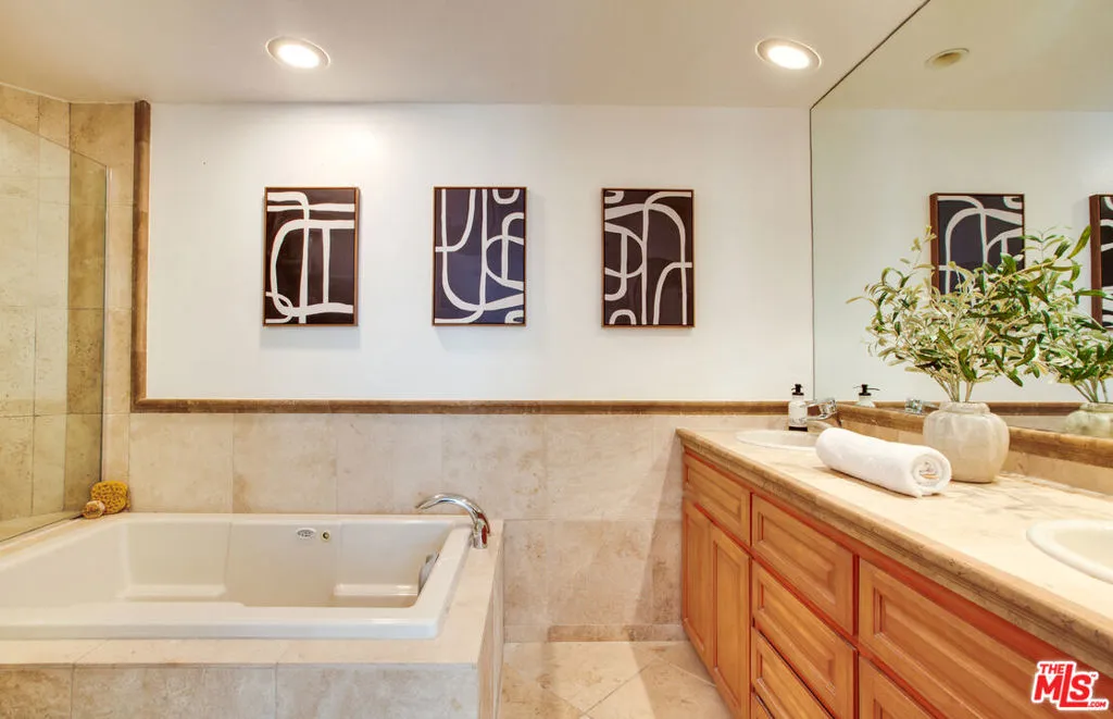 Los Angeles, California 90049, United States, 3 Bedrooms Bedrooms, ,4 BathroomsBathrooms,Residential,Active,184615