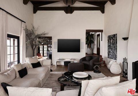 7902 Fareholm Drive Los Angeles CA 90046