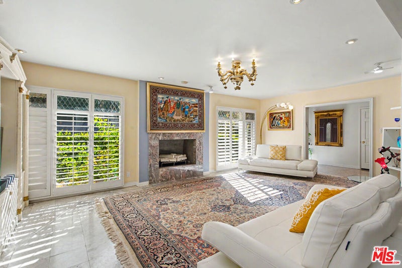 1118 Roscomare Road
