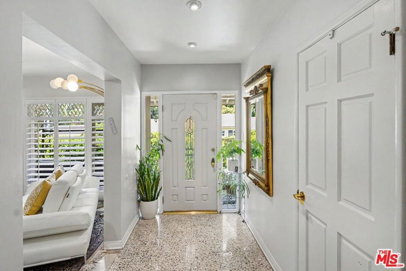 1118 Roscomare Road