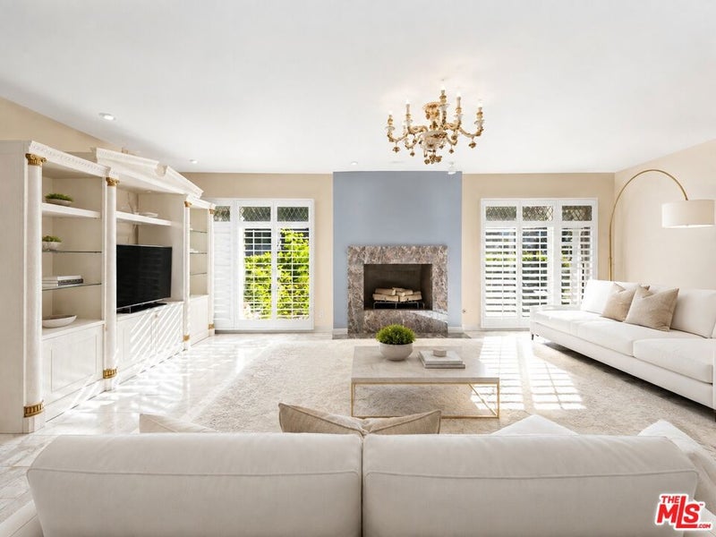1118 Roscomare Road