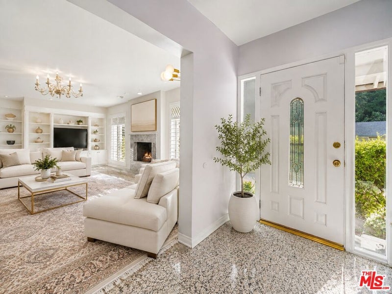 1118 Roscomare Road