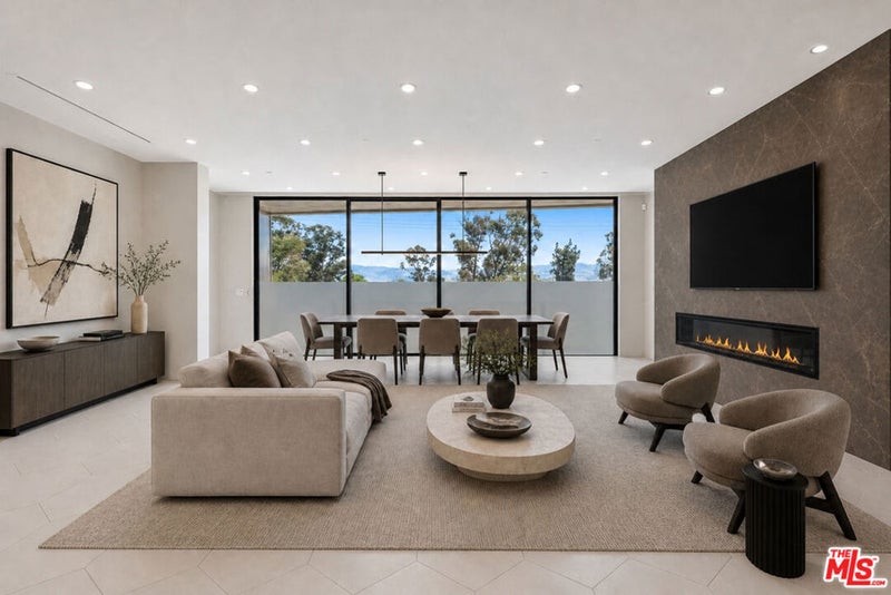 2412 Riverside Drive