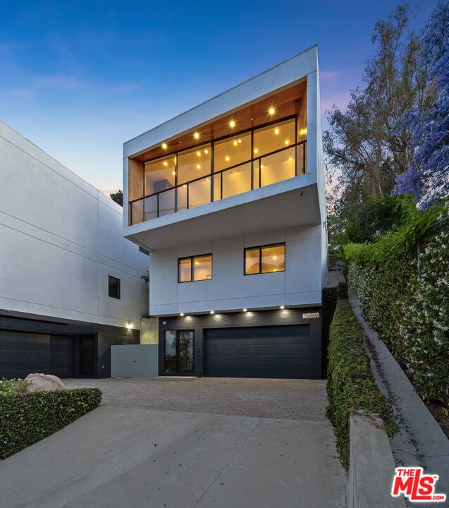 2412 Riverside Drive