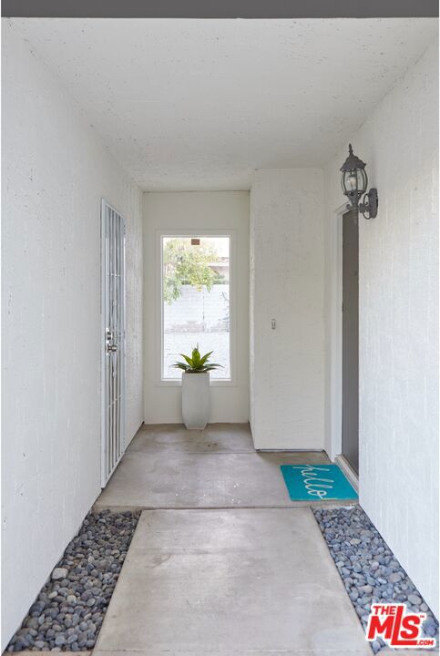 2291 E Calle Papagayo
