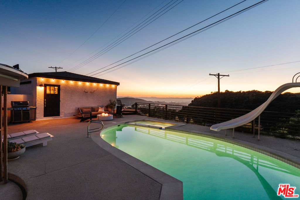 10879 Hillhaven Avenue