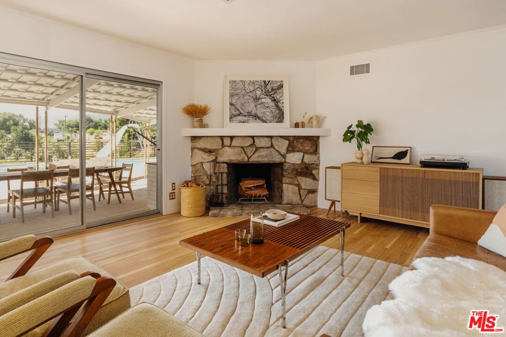 10879 Hillhaven Avenue