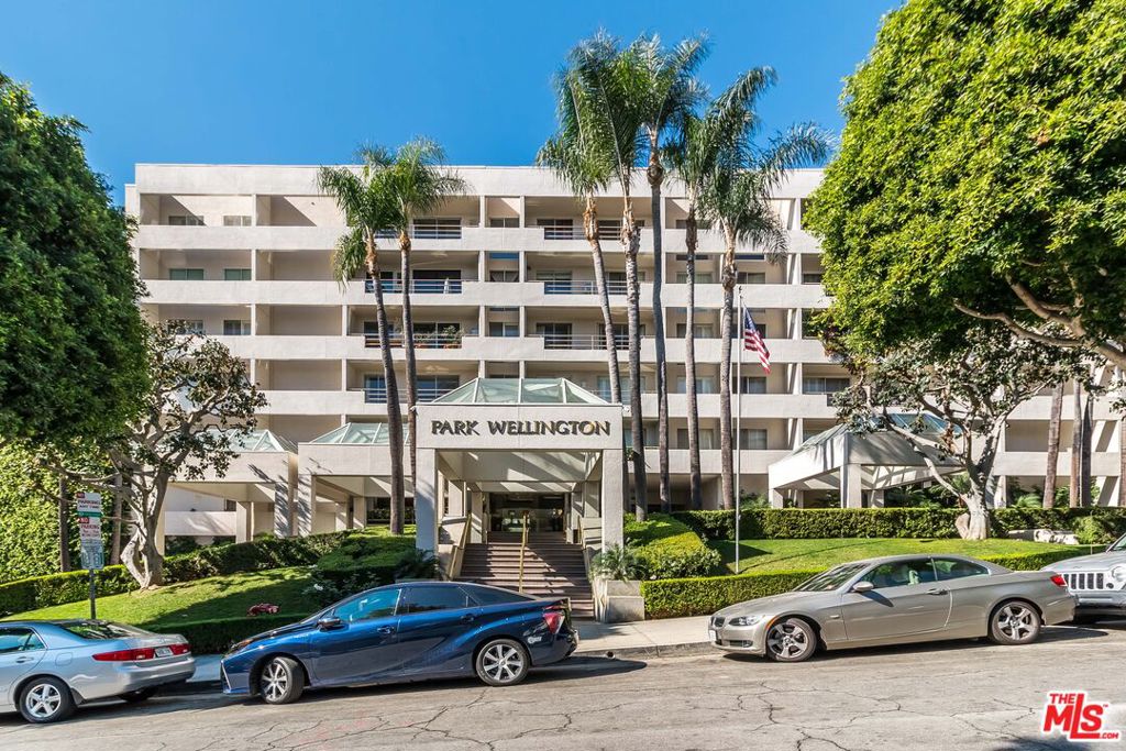 1131 Alta Loma Road 117