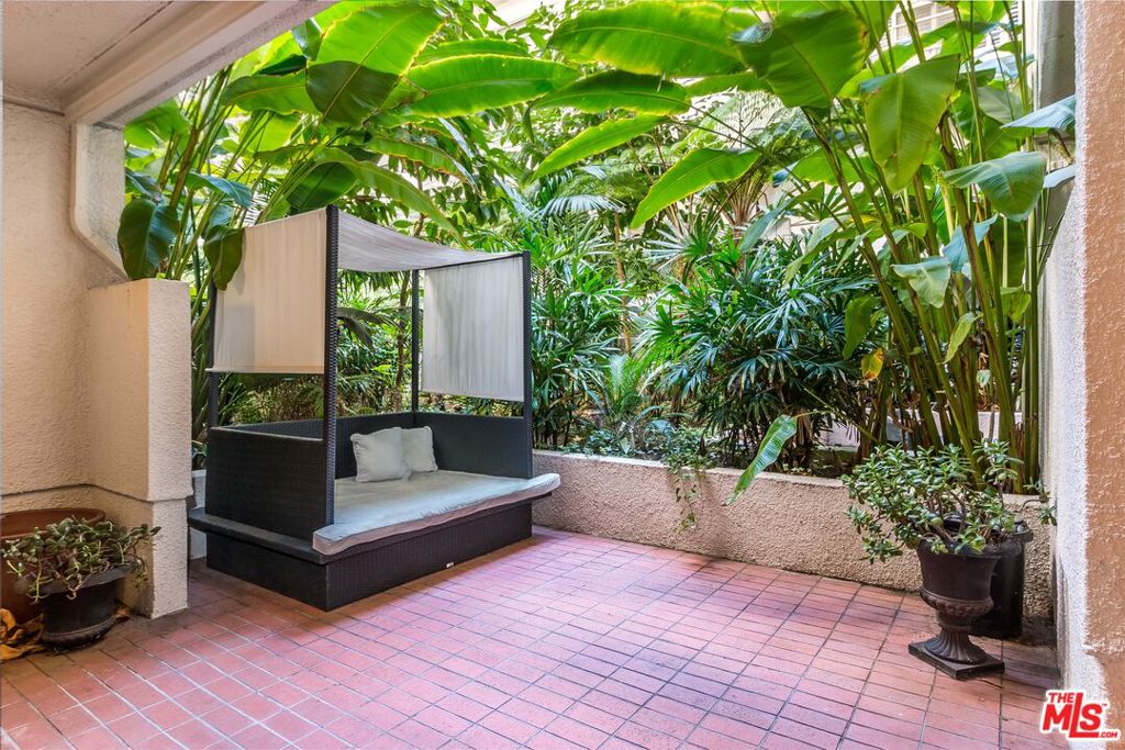 1131 Alta Loma Road 117