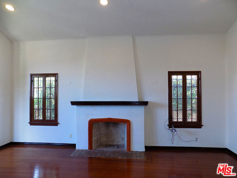 438 N Edinburgh Avenue