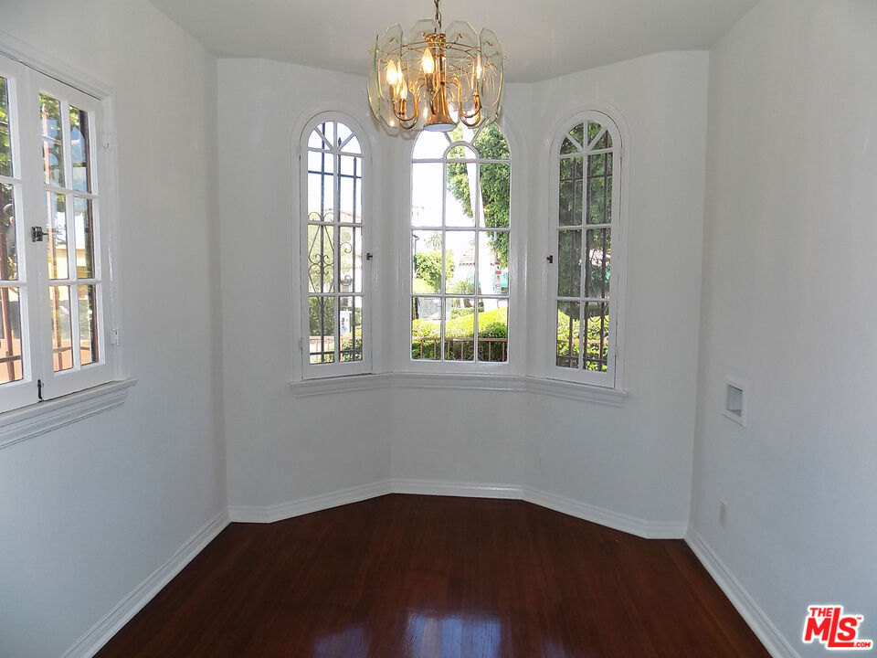 438 N Edinburgh Avenue