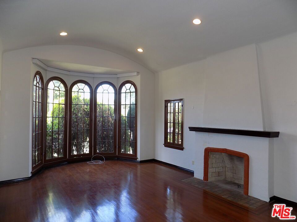 438 N Edinburgh Avenue