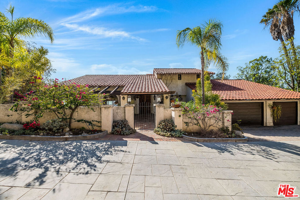 1382 Edgehill Place