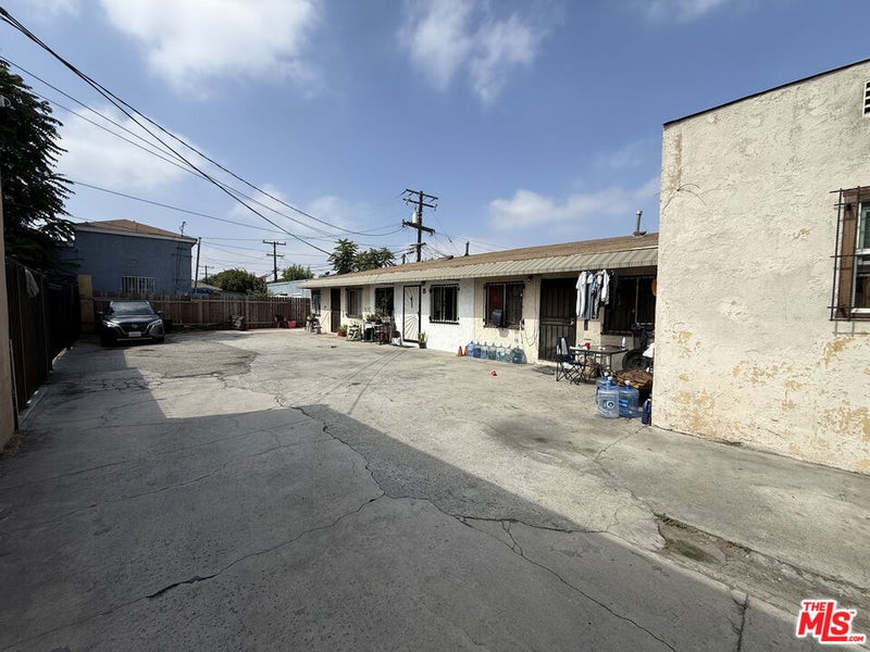 1212 E Rosecrans Avenue