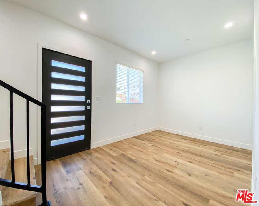 6754 W 86th Place