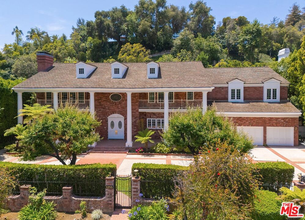 1255 Benedict Canyon Drive
