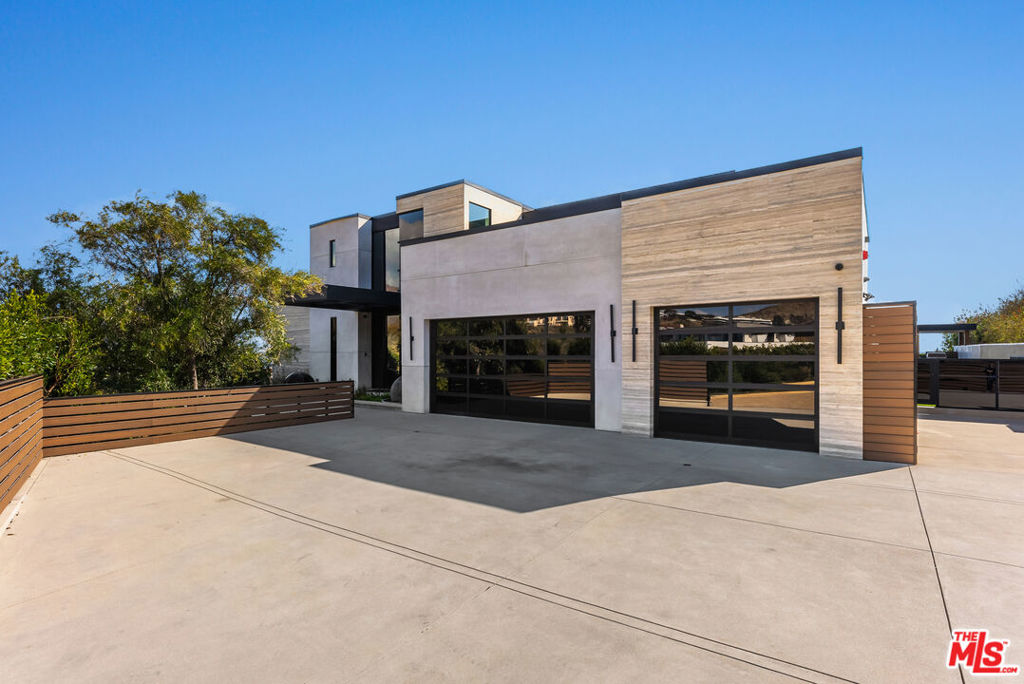 Properties 4 23917 Malibu Road