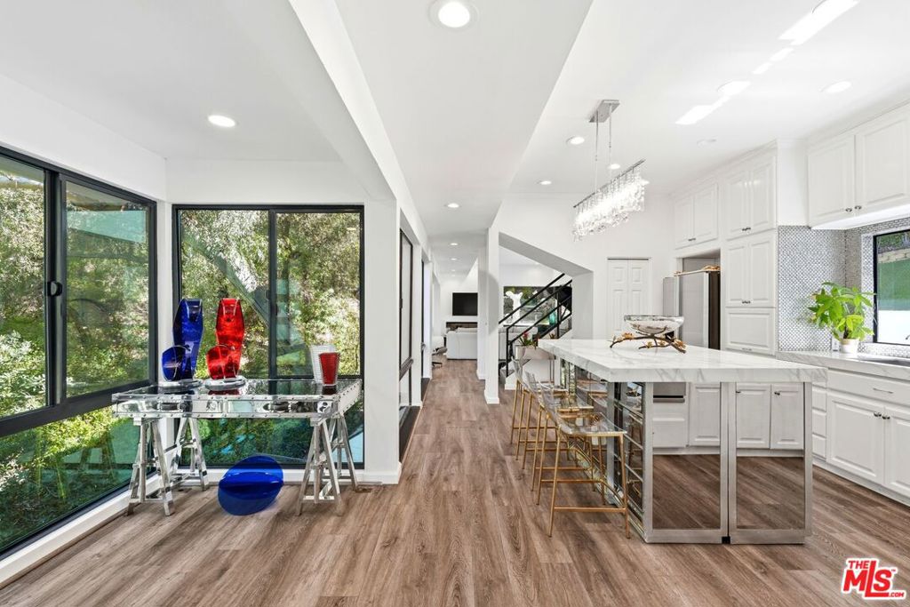 2350 Benedict Canyon Drive