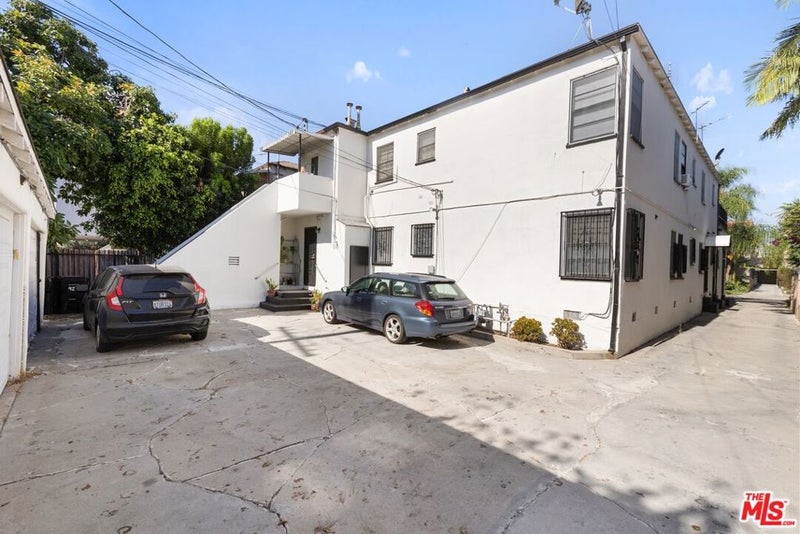 422 N Sierra Bonita Avenue