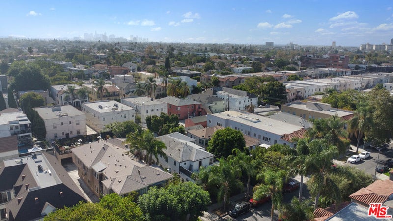 422 N Sierra Bonita Avenue